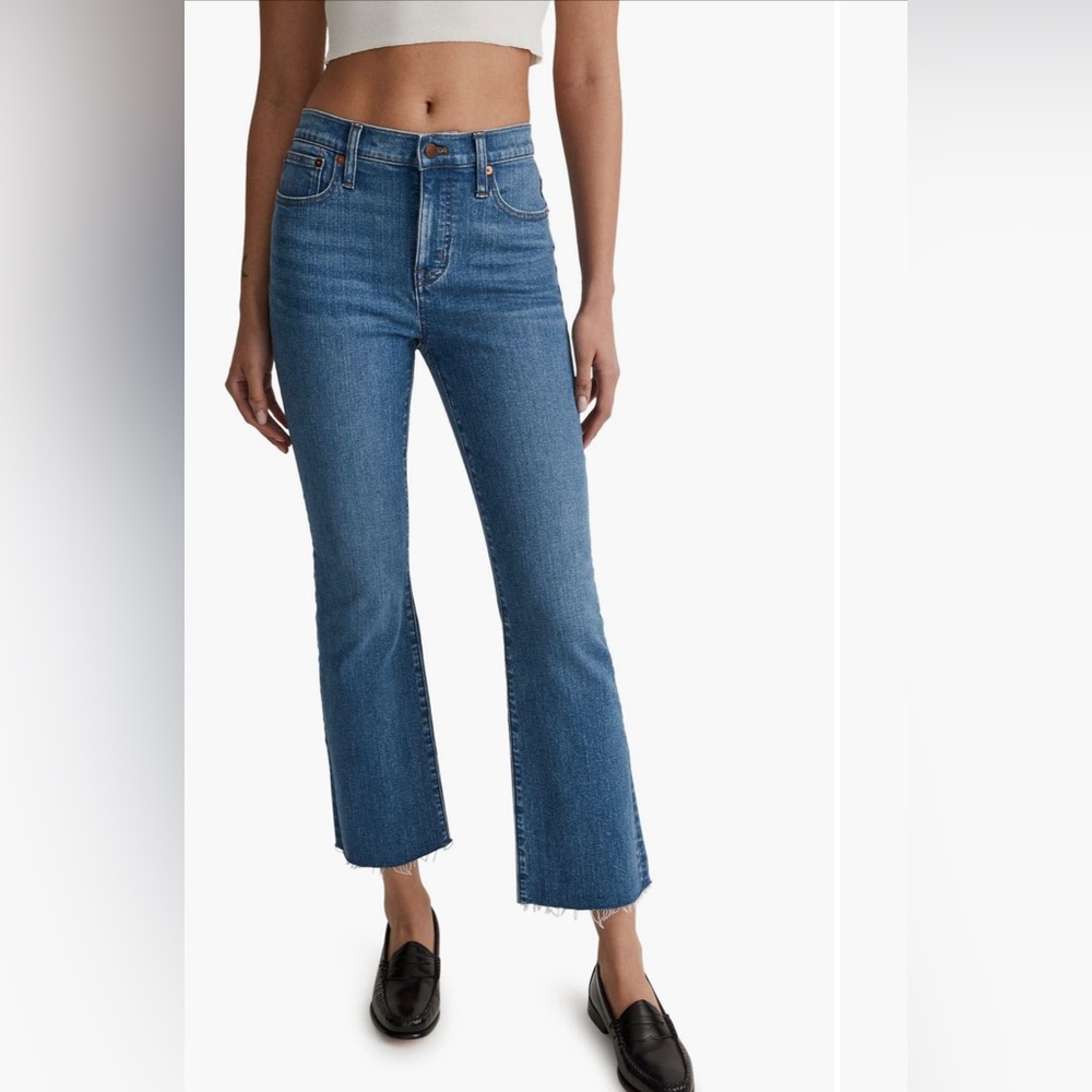 Madewell Mid-rise kick out jeans (worn 1 time)